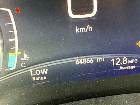 Used 2024 Chrysler Pacifica Touring-L FWD image 22