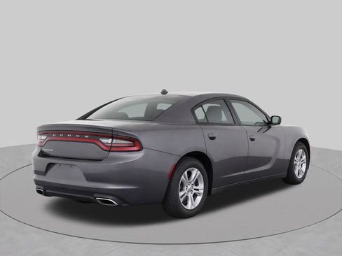 Used 2019 Dodge Charger SXT RWD image 3