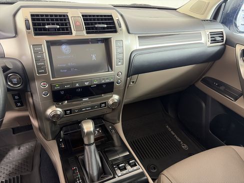 Used 2021 Lexus GX 460 Premium w/ Accessory Package image 4