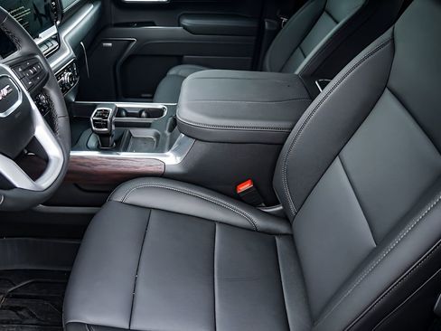 New 2026 GMC Sierra 1500 SLT image 10