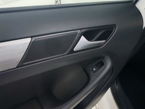 Used 2016 Volkswagen Jetta Sport FWD image 32