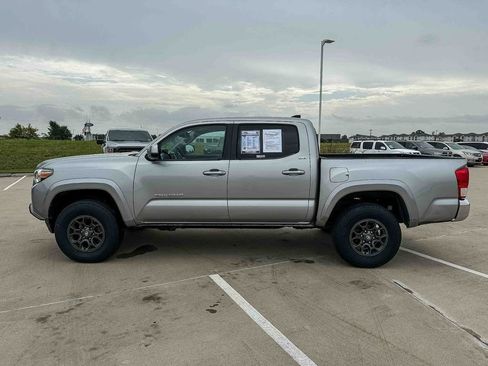 Used 2017 Toyota Tacoma SR5 AWD/4WD image 6