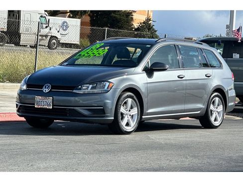 Used 2018 Volkswagen Golf SE image 8