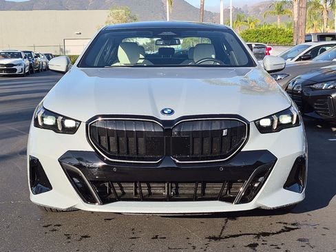 Used 2025 BMW i5 eDrive40i w/ M Sport Package RWD image 3