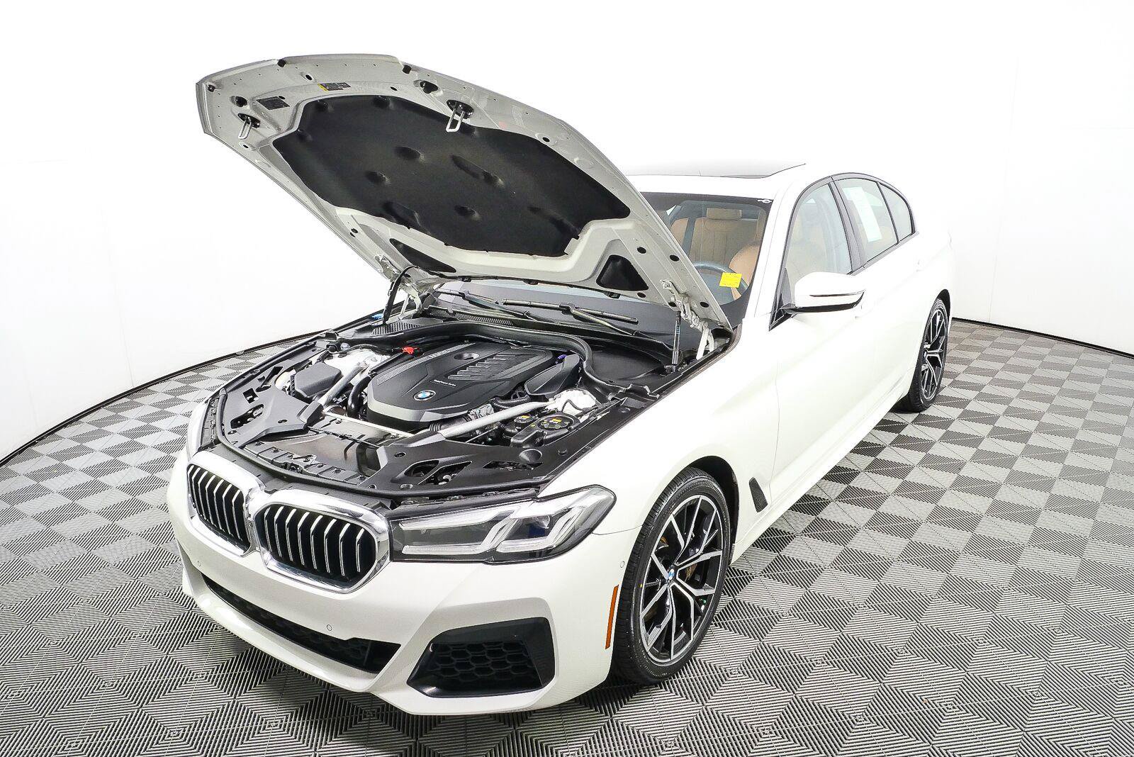 Used 2021 BMW 540i xDrive AWD/4WD image 25