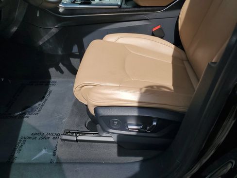 Used 2019 Audi Q8 Prestige w/ Luxury Package AWD/4WD image 23