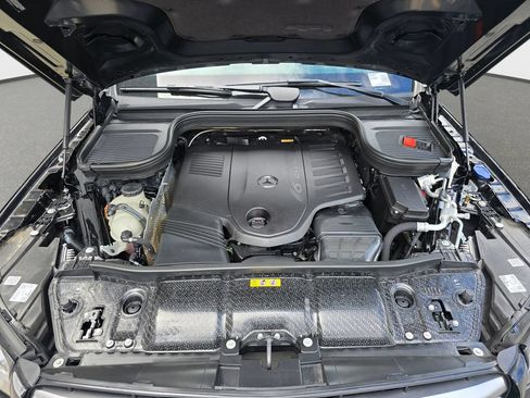 Used 2025 Mercedes-Benz GLS 450 4MATIC image 37