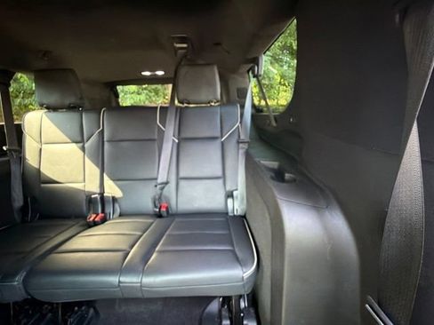 Used 2023 Cadillac Escalade ESV Premium Luxury AWD/4WD image 22