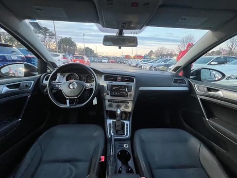 Used 2015 Volkswagen Golf SE image 14