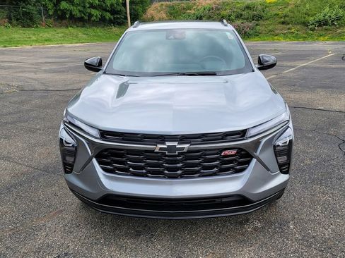 Used 2024 Chevrolet Trax RS w/ Driver Confidence Package FWD image 4