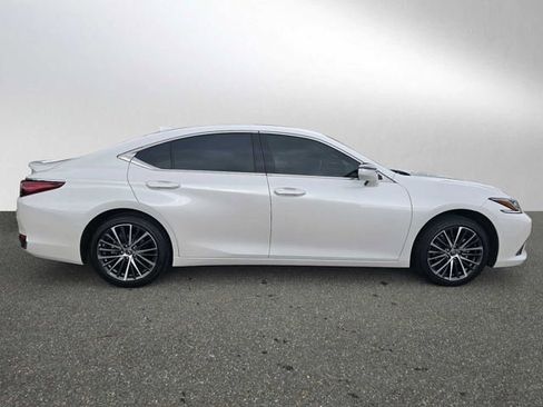 Used 2025 Lexus ES 300h w/ Premium Package image 2