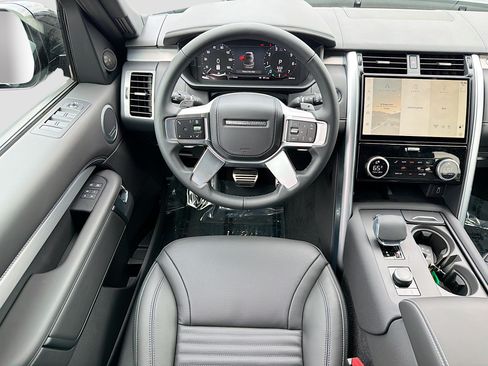 New 2026 Land Rover Discovery Limited Edition AWD/4WD image 16
