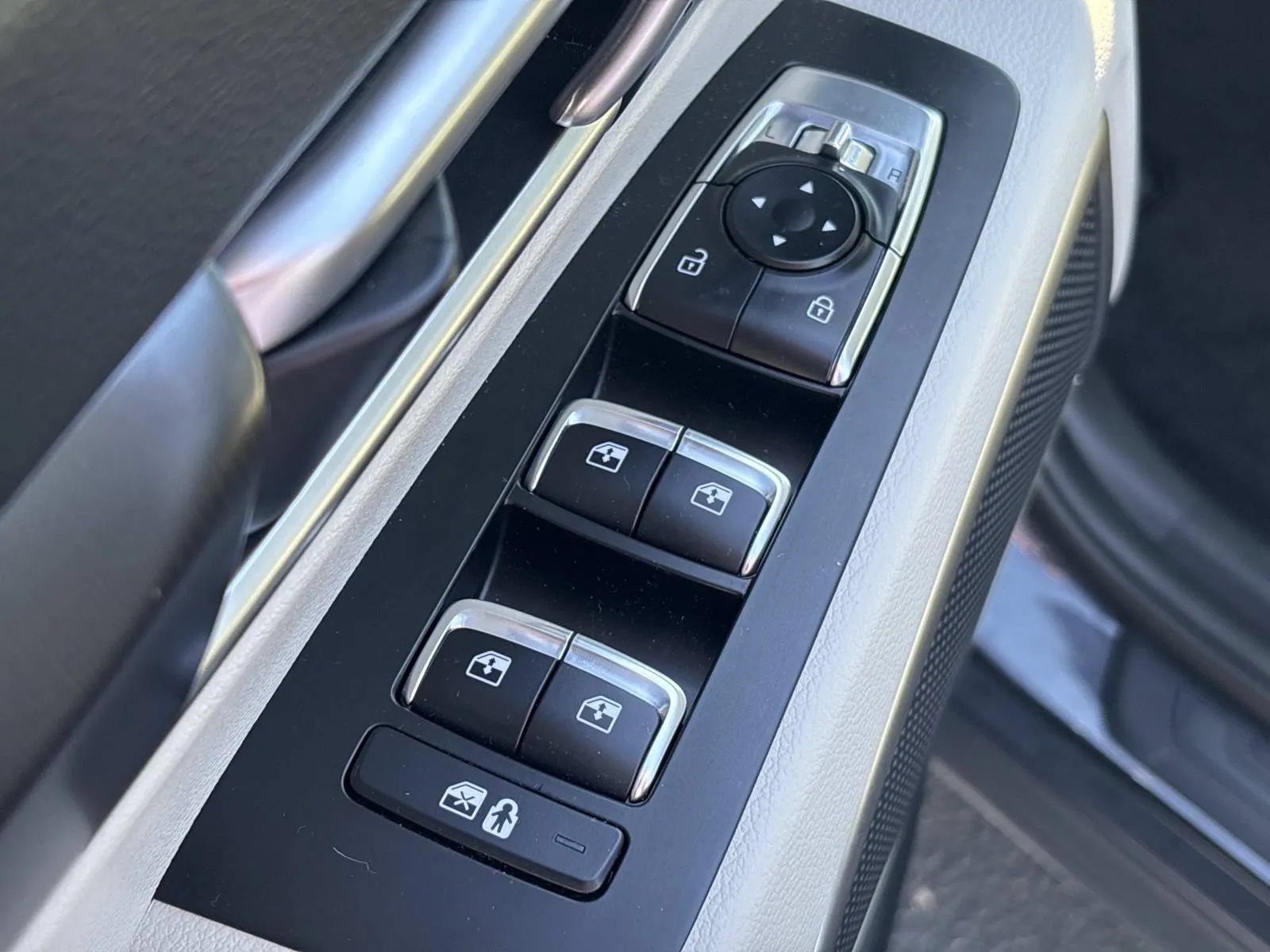 Used 2025 Kia Telluride S FWD image 30