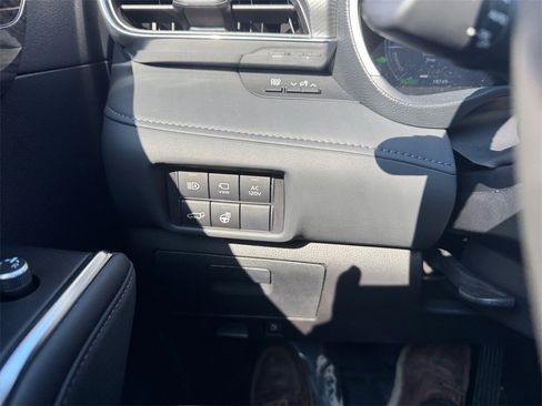 Used 2023 Toyota Highlander Platinum image 28