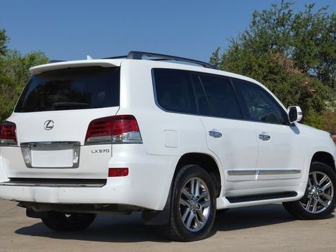 Used 2013 Lexus LX 570 4WD w/ Luxury Pkg w/Pre-crash image 5