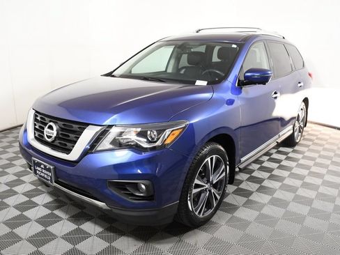 Used 2017 Nissan Pathfinder Platinum w/ Family Entertainment Package AWD/4WD image 1