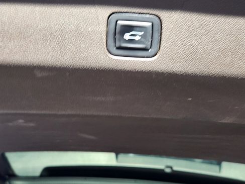 Used 2022 Chevrolet Tahoe Z71 image 24