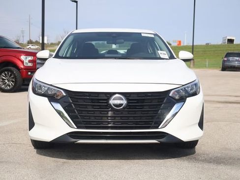 Used 2025 Nissan Sentra SV image 2