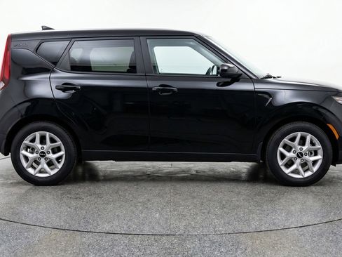 Used 2025 Kia Soul LX w/ LX Technology Package FWD image 11