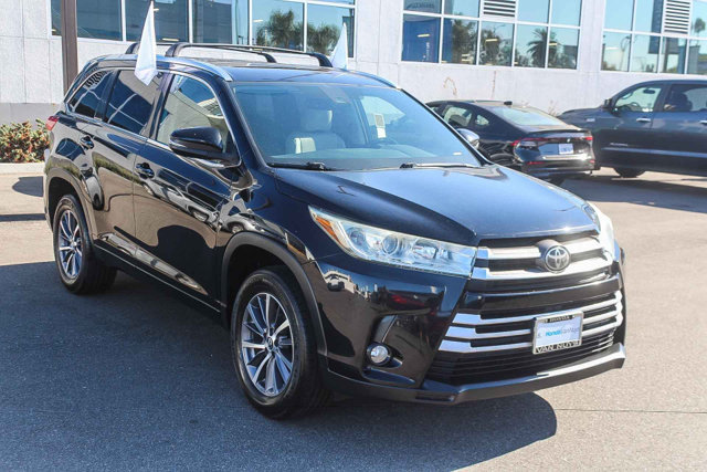 Used 2018 Toyota Highlander XLE w/ Carpet Mat Package (TMS) FWD image 3