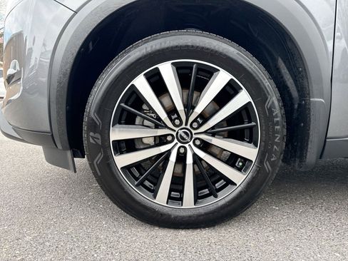 Used 2024 Nissan Pathfinder Platinum w/ Black Appearance Package image 12