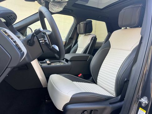 Certified 2024 Land Rover Discovery Dynamic SE image 13