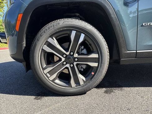 New 2027 Jeep Grand Cherokee Limited RWD image 11