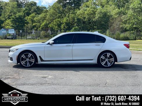 Used 2019 BMW 750i image 4