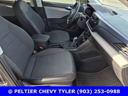 Used 2023 Volkswagen Taos SE w/ Black Wheel Package image 11