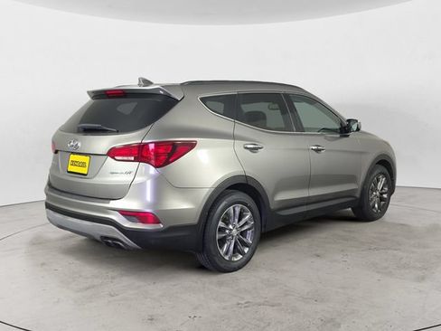 Used 2018 Hyundai Santa Fe Sport 2.0T FWD image 5