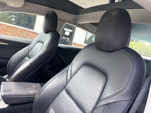 Used 2022 Tesla Model 3 Standard Range image 2