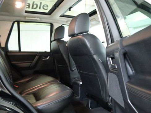 Used 2014 Land Rover LR2 HSE image 11