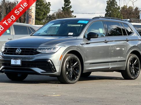 Certified 2024 Volkswagen Tiguan SE R-Line image 8