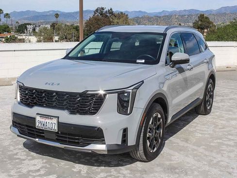 Used 2025 Kia Sorento S image 3