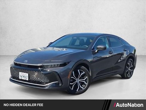 Used 2024 Toyota Crown AWD/4WD image 1