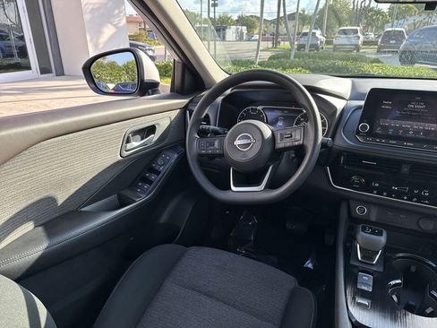 Used 2023 Nissan Rogue SV image 22