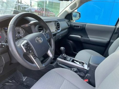 Used 2020 Toyota Tacoma SR5 AWD/4WD image 5