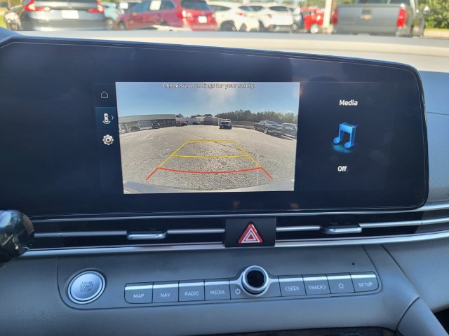 Used 2024 Hyundai Elantra SEL FWD image 15