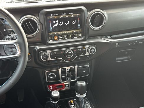 Used 2023 Jeep Wrangler Unlimited Rubicon 4xe image 16