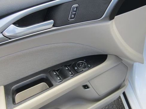 Certified 2019 Ford Fusion SE FWD image 15