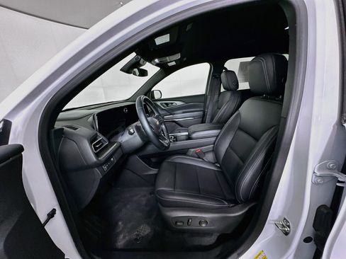 Used 2026 Chevrolet Traverse LT FWD image 13