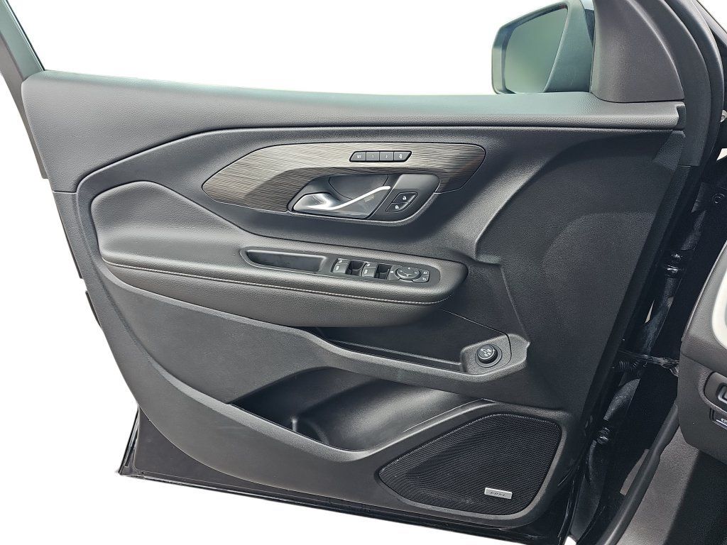 Used 2022 GMC Terrain SLT w/ Infotainment Package II FWD image 26
