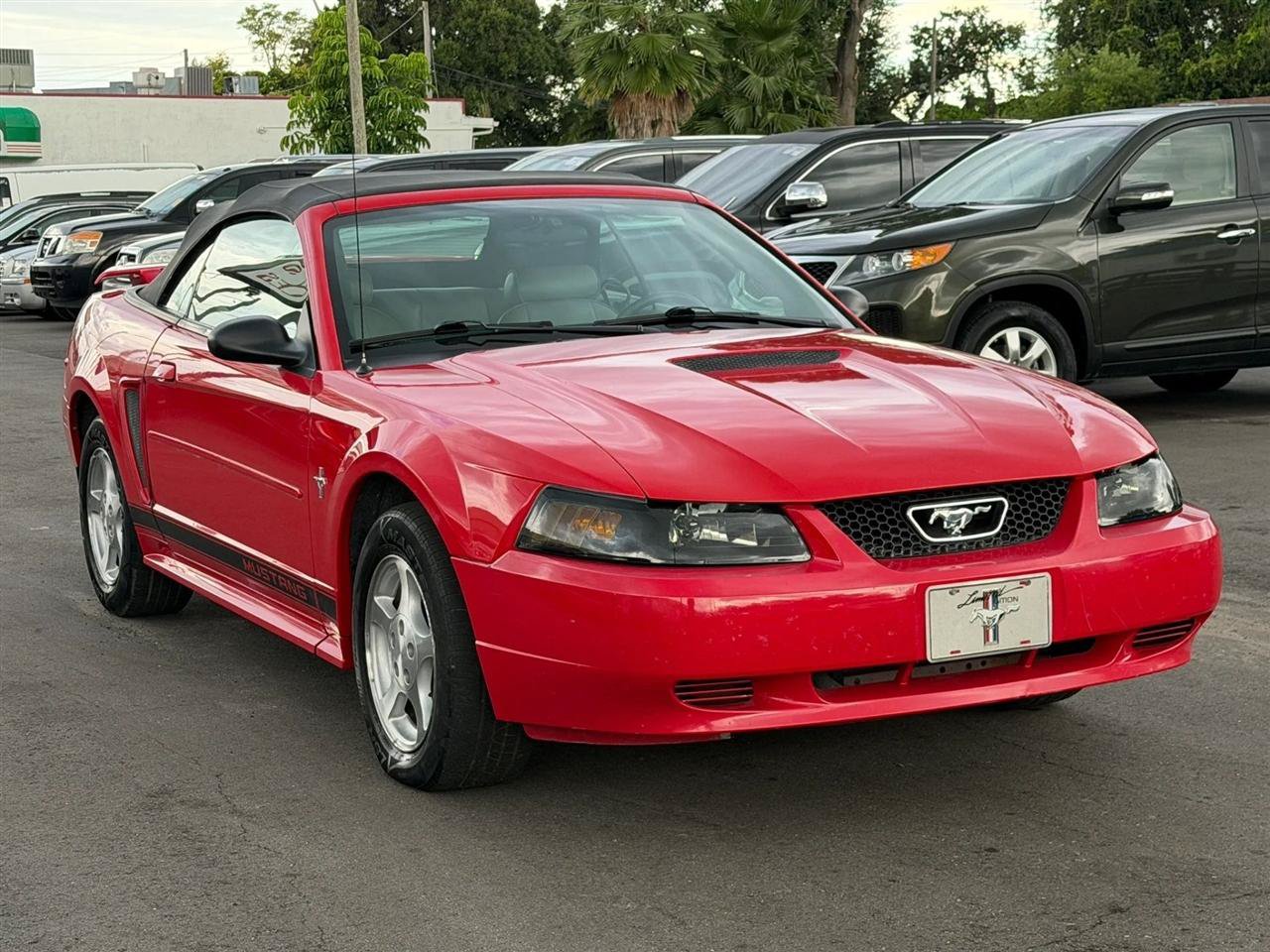 Used 2002 Ford Mustang Convertible RWD image 4
