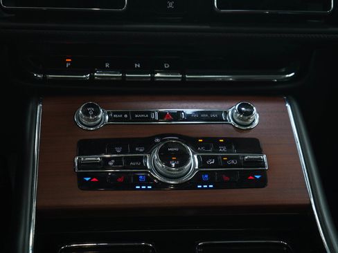 Used 2022 Lincoln Aviator Reserve w/ Equipment Group 201A AWD/4WD image 21