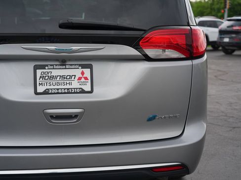 Used 2017 Chrysler Pacifica Touring Plus FWD image 10