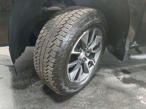 Used 2024 Chevrolet Silverado 1500 LT AWD/4WD image 32
