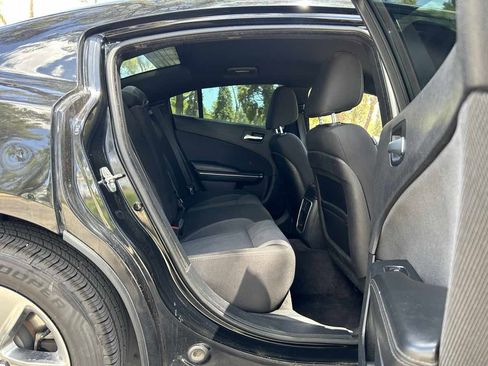 Used 2015 Dodge Charger SE w/ Sport Appearance Group image 18