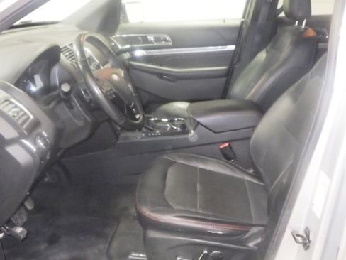 Used 2018 Ford Explorer Sport w/ Equipment Group 401A AWD/4WD image 8