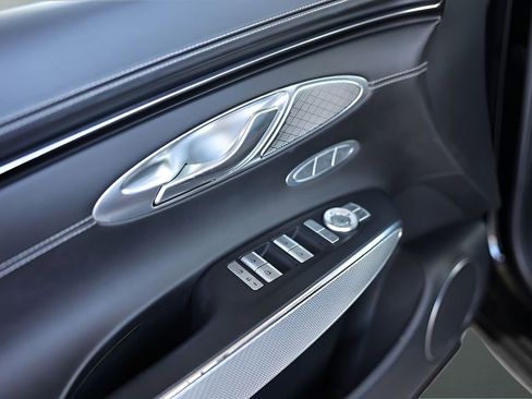 Used 2023 Genesis GV70 2.5T w/ Sport Prestige Package image 34