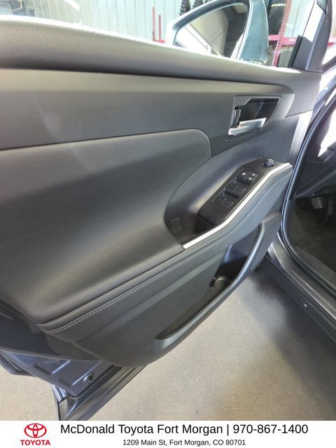 Used 2023 Toyota Highlander XLE AWD/4WD image 13